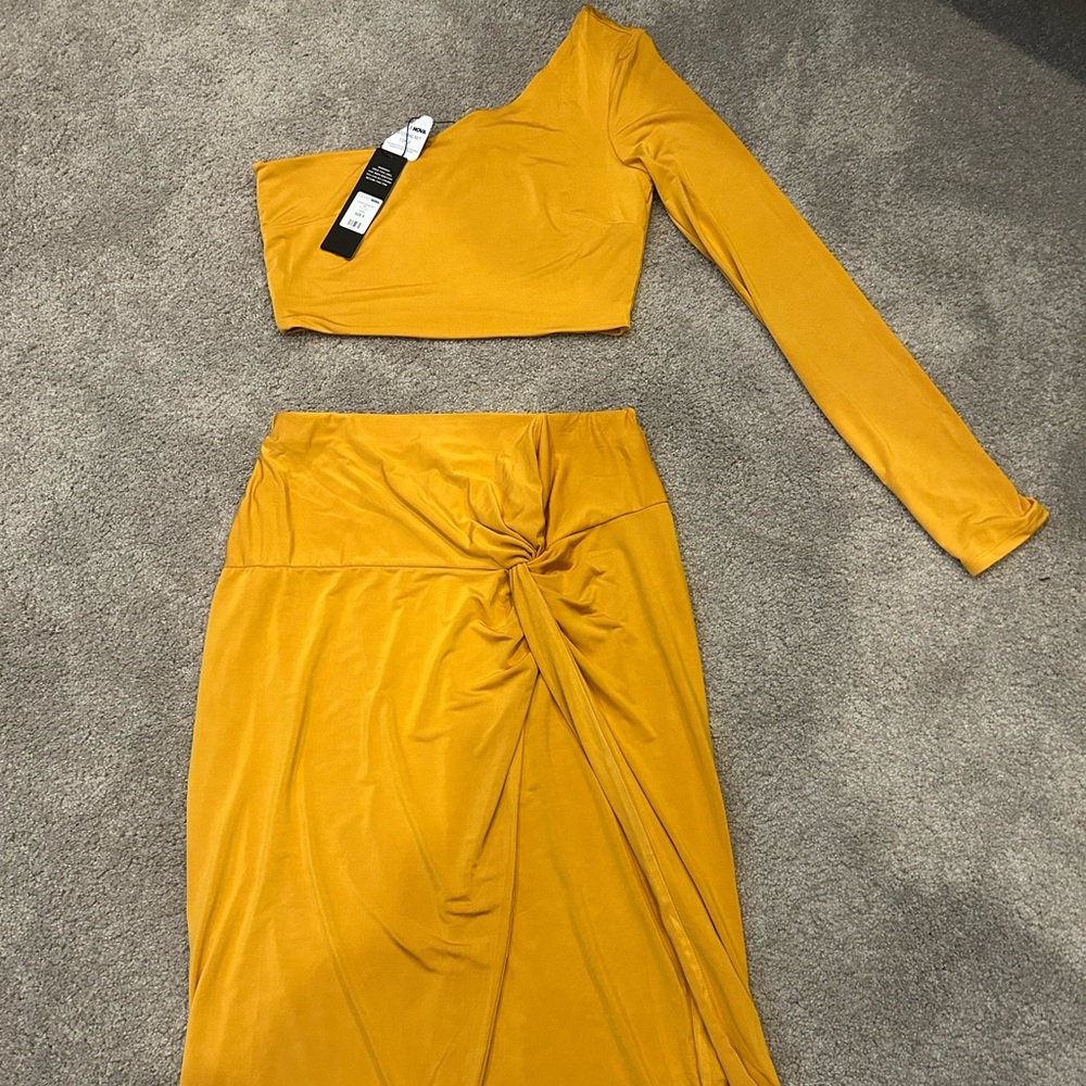 NWT Fashion Nova mustard two piece- size small